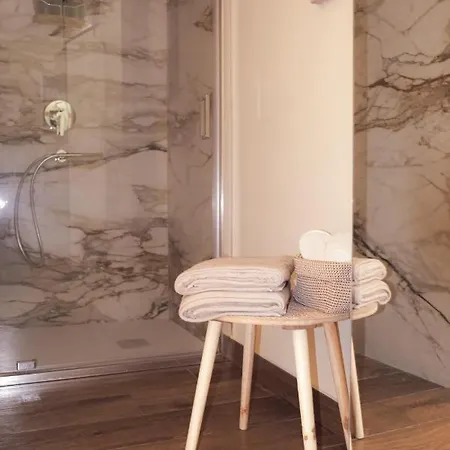 Yenne Apartment *